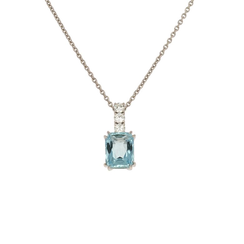 Acheter Collier aigue-marine 2.93 carats et diamants 0.35 carat or blanc 6.05g Comme neuf - 2300,00 € Collier aigue-marine 2.93 carats et diamants 0.35 carat or blanc 6.05g Comme neuf - reconditionné disponible sur Gemme Les Bijoux